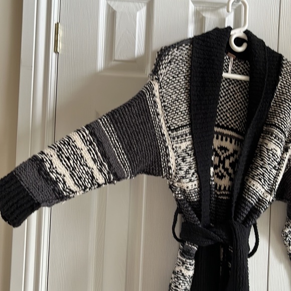 Free People Cozy Cabin Cardigan wrap style w belt Size XS Excellent Condition - Picture 8 of 16